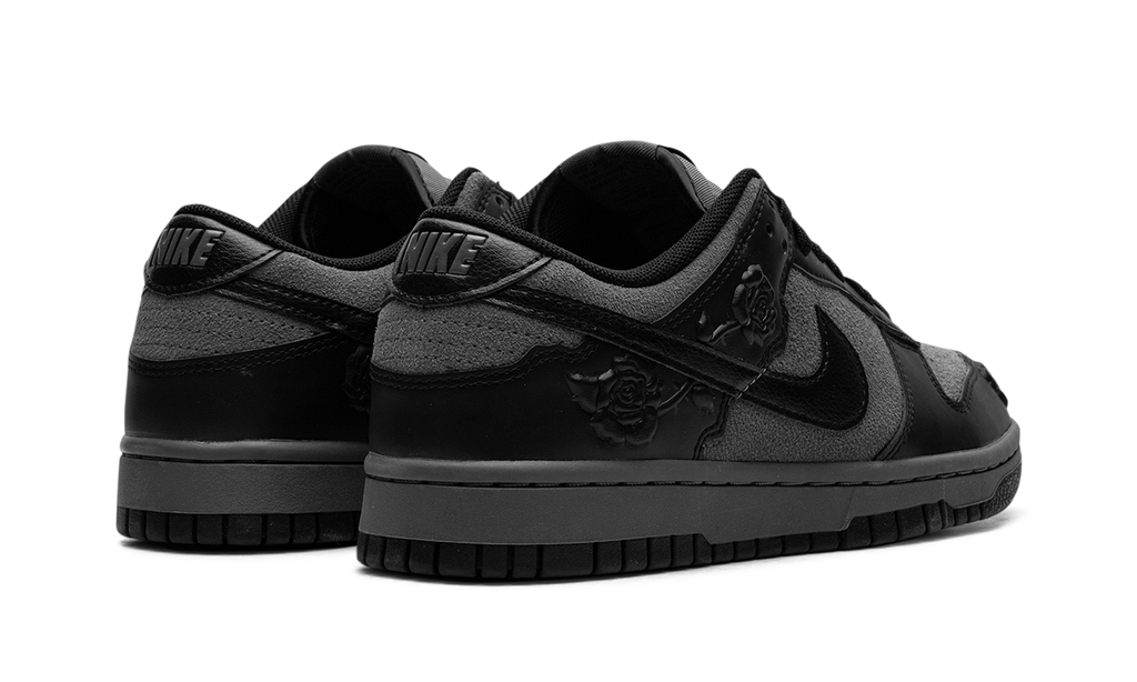 Dunk Low WMNS "Black Roses"