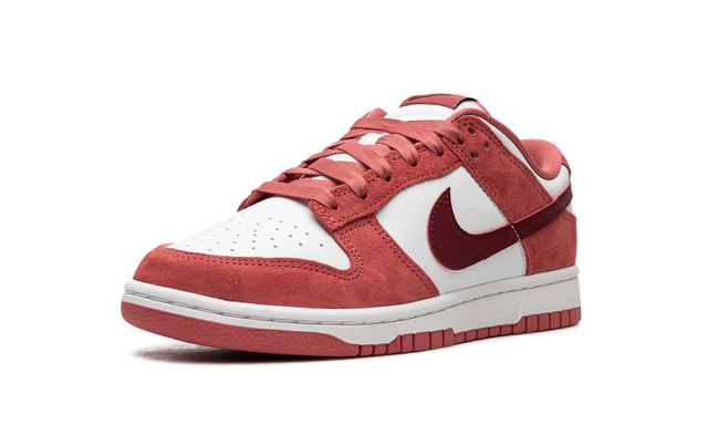 SB Dunk Low Valentines Day (2024)