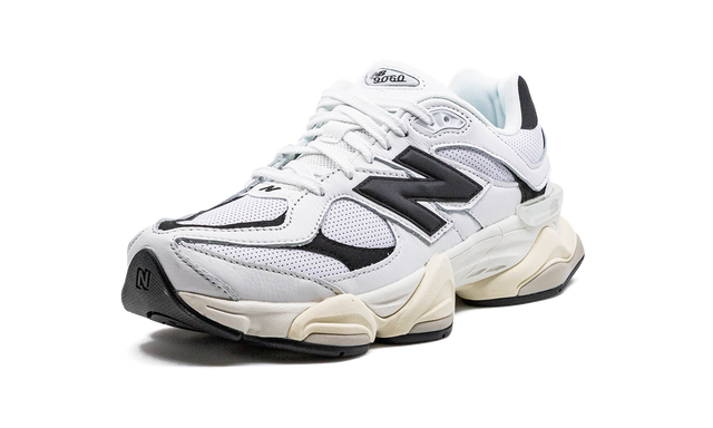 9060 White Black