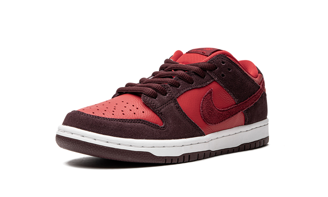 SB Dunk Low Cherry