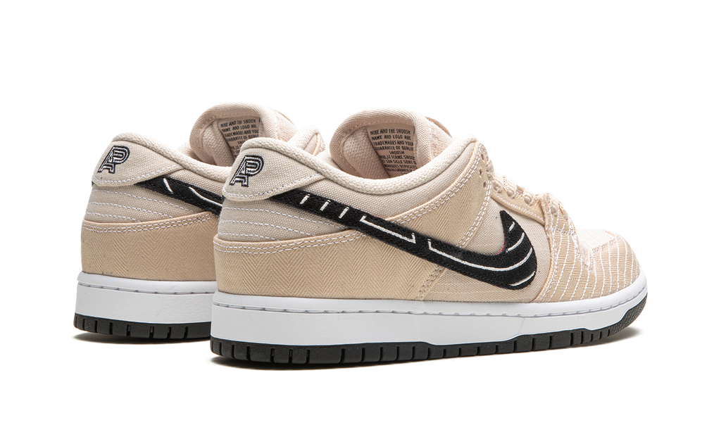 SB Dunk Low Albino & Preto 'Jiu-Jitsu'